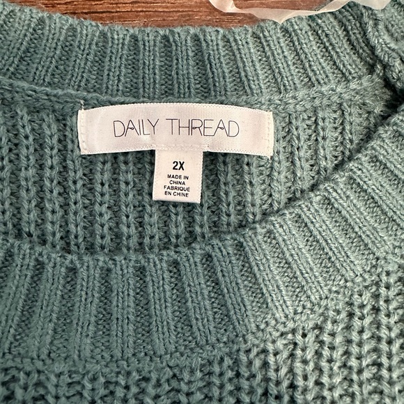Daily Thread women’s 2X sweater - Picture 4 of 4